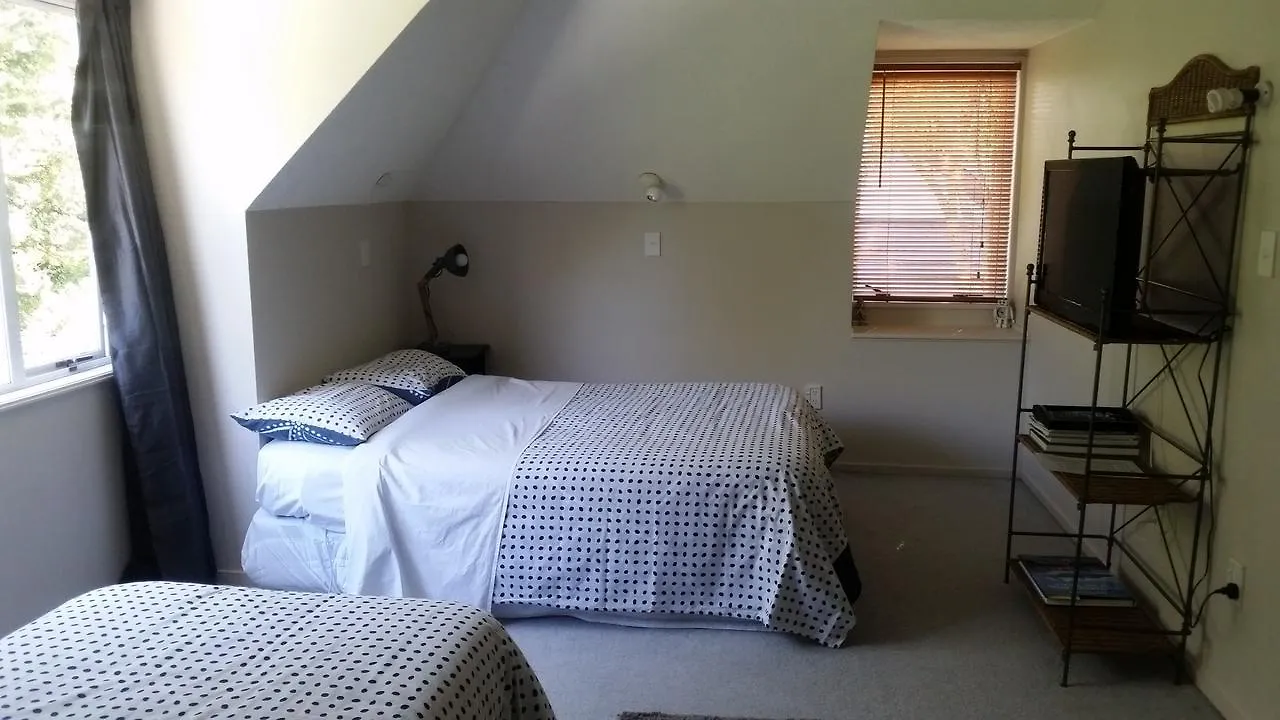 Berni'S Boutique Bnb Bed & Breakfast Christchurch